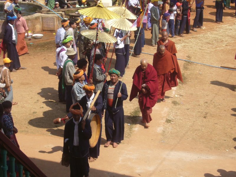Travel - Myanmar - Kalaw Shan - Monks Enter The Monastery